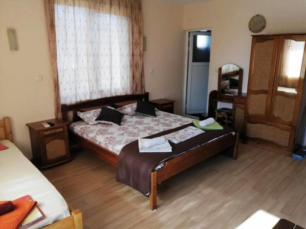 Guest House "Zora - Sarafovo" Burgas Exterior photo