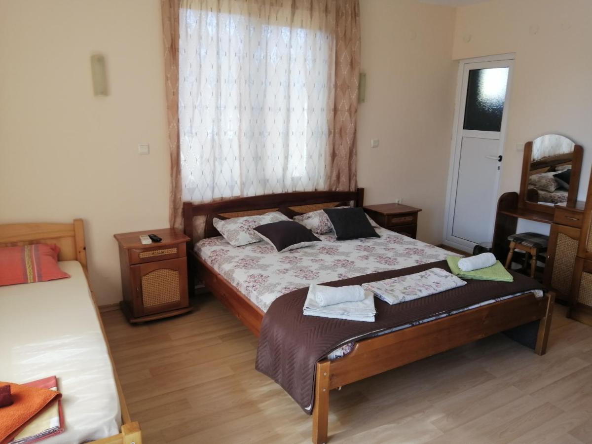 Guest House "Zora - Sarafovo" Burgas Exterior photo